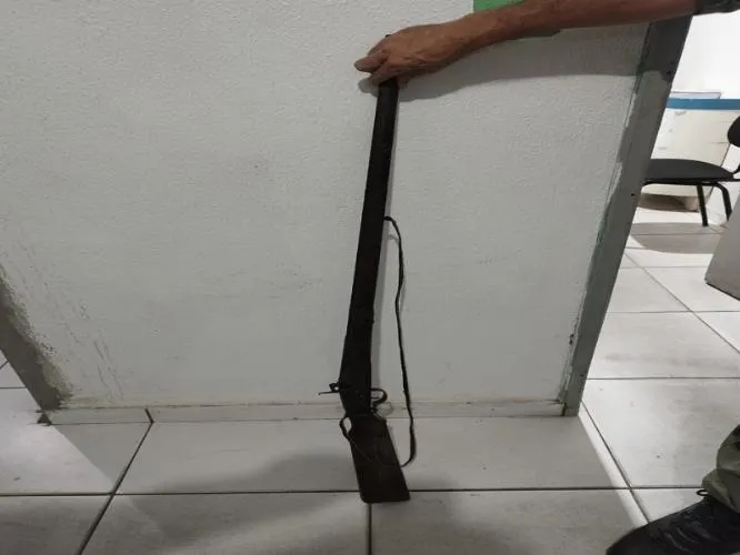 Adolescente é apreendido após disparo contra padrasto na zona rural de São João da Varjota