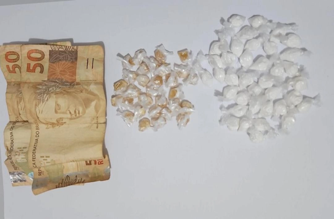 Polícia Civil apreende 30 porções de cocaína e 37 de crack em bar no bairro Bomba em Oeiras