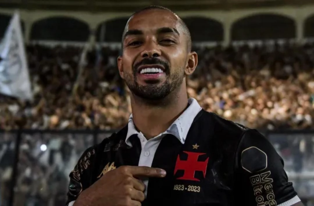 Jogador Paulo Henrique, do Vasco da Gama, participa do primeiro culto dos atletas na igreja Batista Atitude em Oeiras