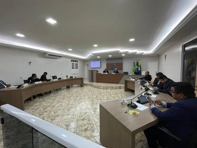 Câmara Municipal de Oeiras mantém parecer do TCE-PI e aprova contas de Lukano Sá e Zé Raimundo
