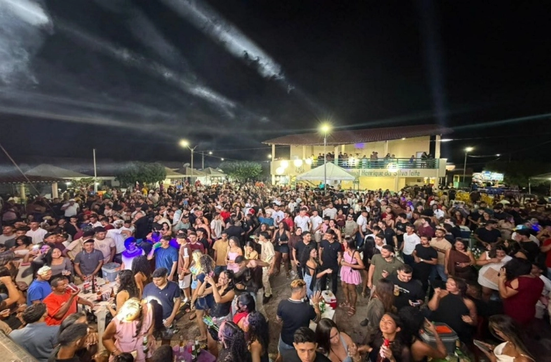 Praça lotada e público animado marcam dois dias de shows nos festejos de São Miguel do Fidalgo
