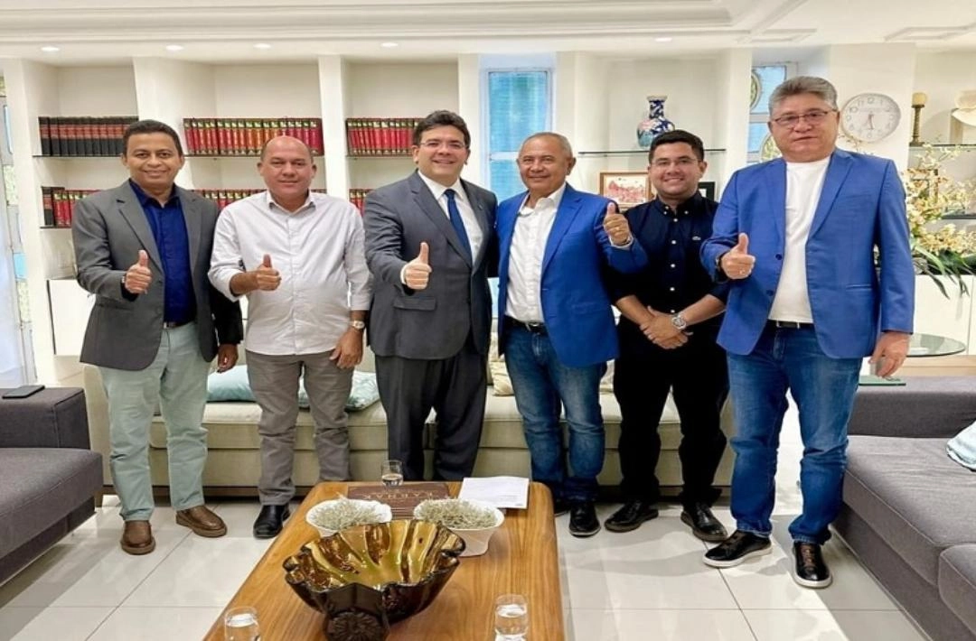 Prefeito de São Miguel do Fidalgo se reúne com governador Rafael Fonteles em Teresina