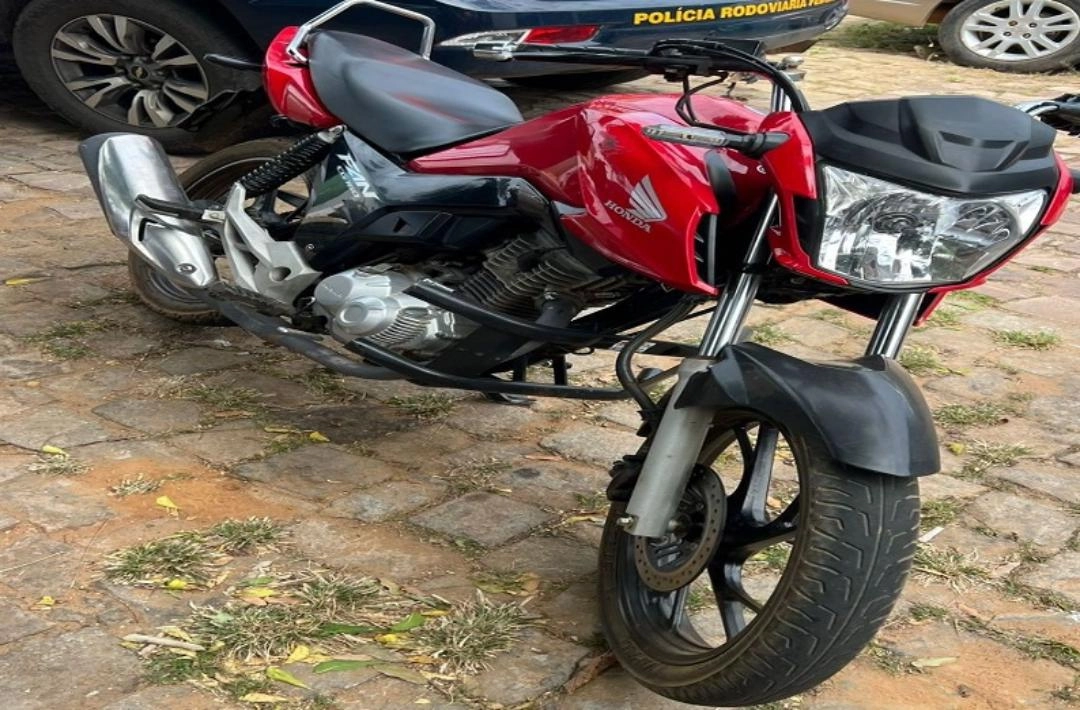Fiscalização da PRF em Oeiras resulta em apreensão de motocicleta adulterada e prisão do condutor