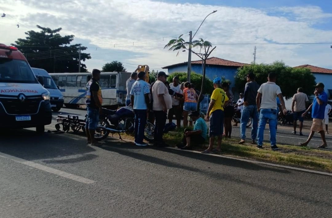 VÍDEO: Colisão entre motos deixa três feridos na BR-230 em Oeiras