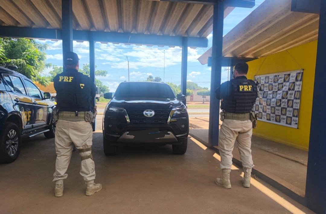 PRF apreende SUV com sinais de adulteração na BR-316 em Picos