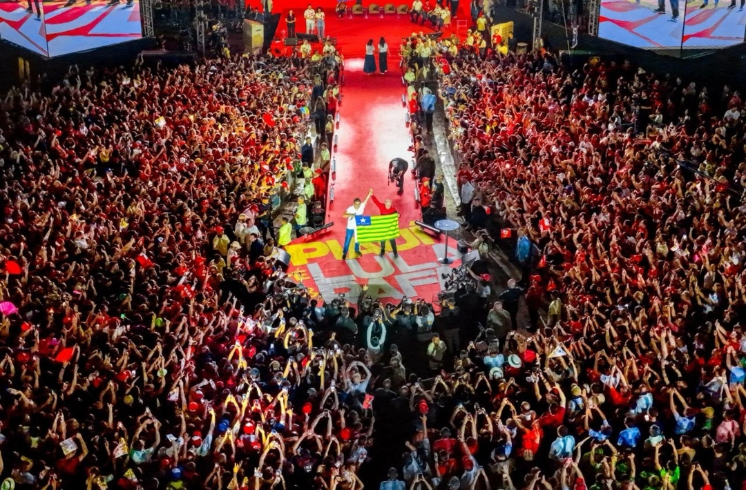 Lula reúne mais de 50 mil pessoas em Teresina e destaca educação, soberania e transformação do Piauí