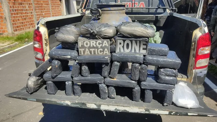 Polícia Militar encontra droga avaliada em mais de R$ 2 milhões em área de lamaçal na zona Norte