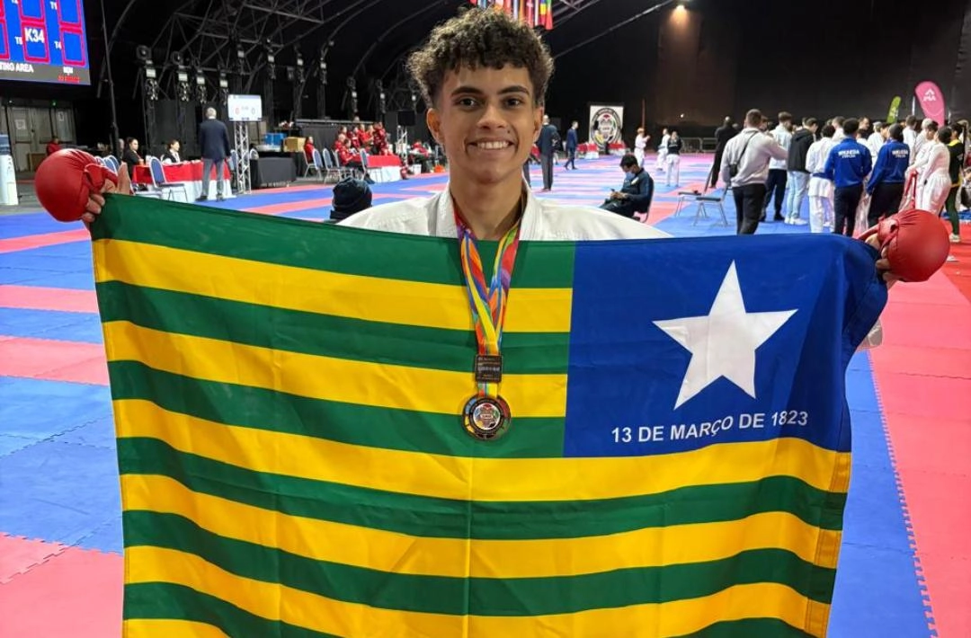Jovem de Oeiras conquista medalha de bronze em mundial de karatê na Europa e vaga na seleção brasileira