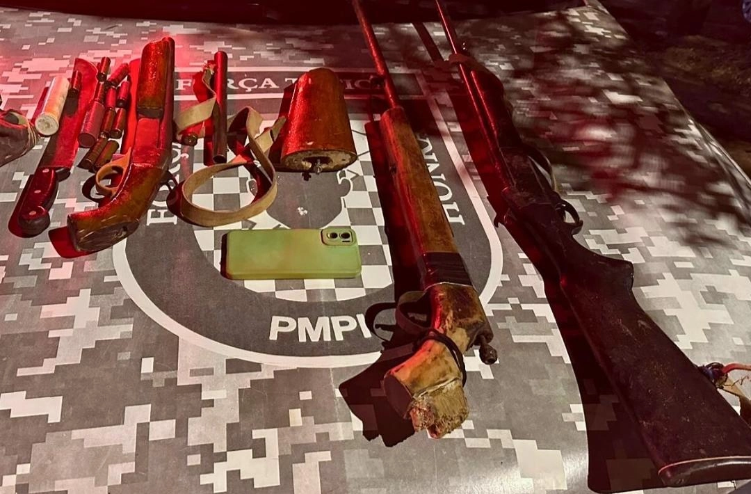 PM apreende armas e motocicleta com chassi adulterado em São Francisco do Piauí