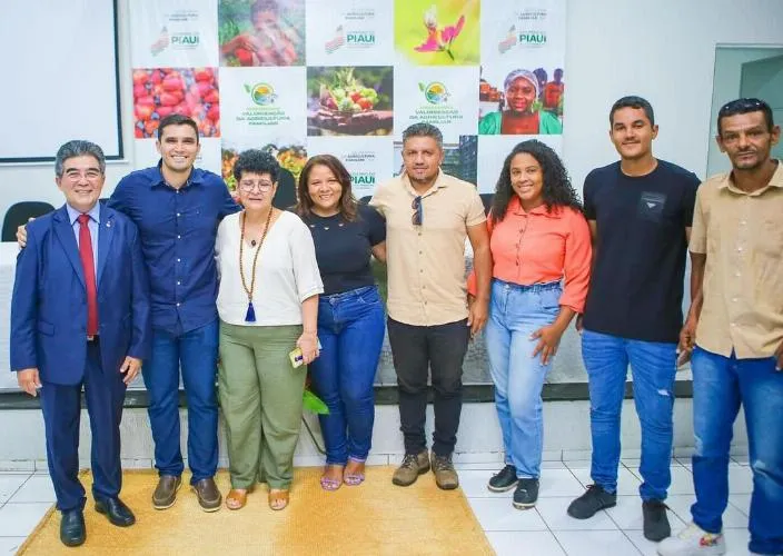 Prefeito Selindo Mauro participa de entrega de equipamentos para impulsionar agricultura familiar em Colônia do Piauí