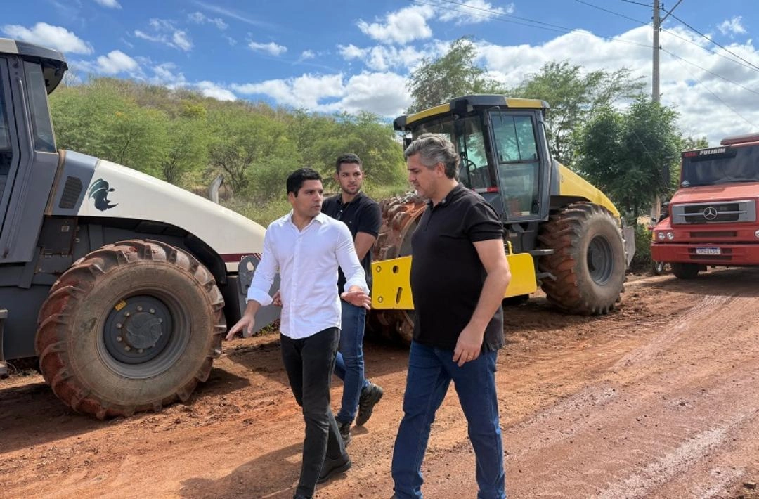 Em Picos, diretor do DER-PI acompanha início da obra de recapeamento asfáltico da PI-236