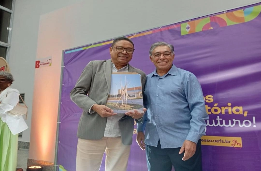 Oeirense natural do povoado Várzea Tranqueira recebe homenagem pelos 50 anos da Universidade Estadual de Feira de Santana