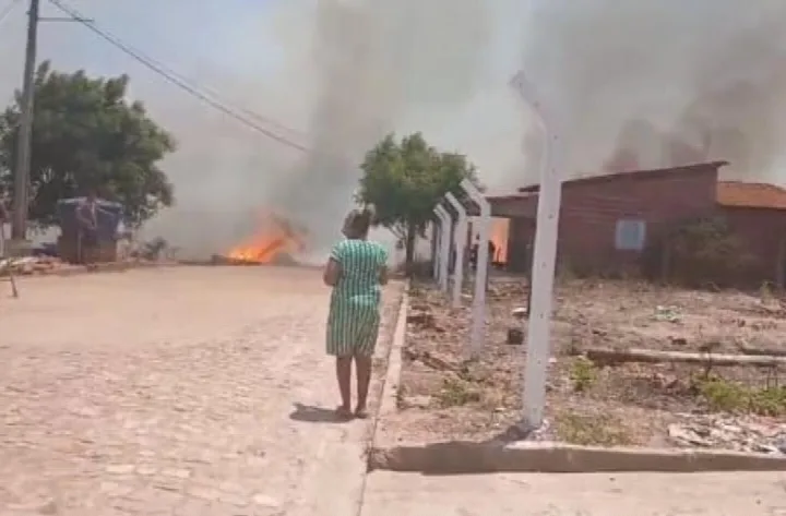 Incêndio em Cajazeiras do Piauí mobiliza municípios vizinhos e Corpo de Bombeiros para controle das chamas