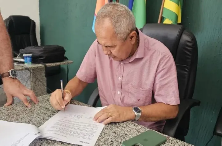 São Miguel do Fidalgo assina contratos para construção de 32 casas do Minha Casa Minha Vida Rural