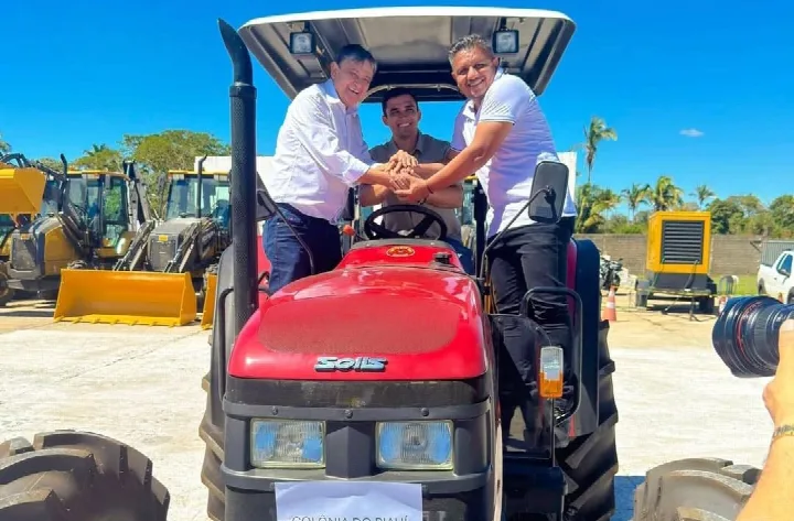 Colônia do Piauí recebe novo trator para reforçar a produção agrícola