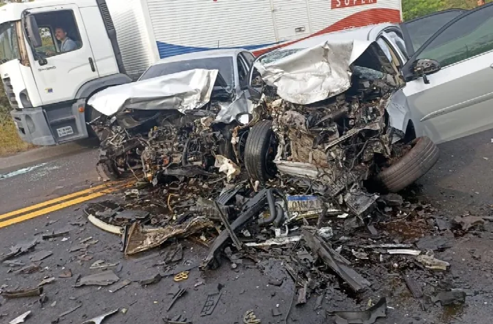 Colisão entre dois carros deixa cinco feridos na BR-343, entre Teresina e Altos