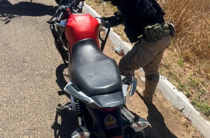 PRF recupera motocicleta com sinais de adulteração na BR-230 em Oeiras