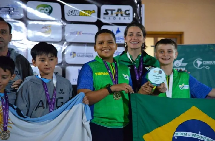Oeirense Israel Júnior conquista três medalhas no Sul-Americano Sub-13 de tênis de mesa no Equador