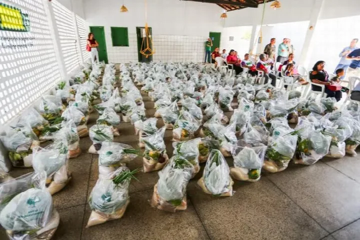 Com investimentos de R$ 8,3 milhões, Governo distribui quase mil toneladas de alimentos para famílias em vulnerabilidade