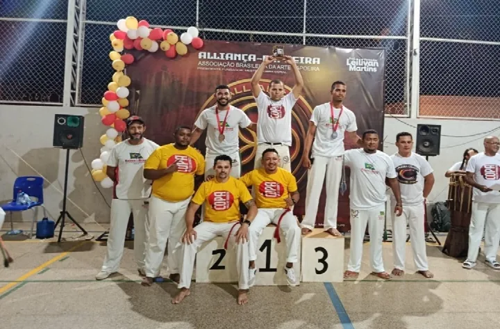 Centro Cultural de Capoeira Raízes do Brasil leva troféu e 18 medalhas para Oeiras na Copa Vale do Sambito
