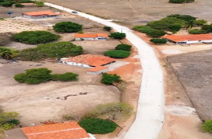 Povoado Pau Ferro recebe quatro mil metros de calçamento em Colônia do Piauí