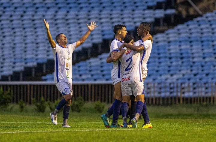 Oeirense vence de virada e complica River na luta contra o rebaixamento