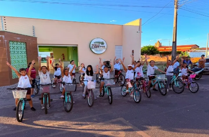 Colégio Paulo Freire promove passeio ciclístico com alunos em Oeiras