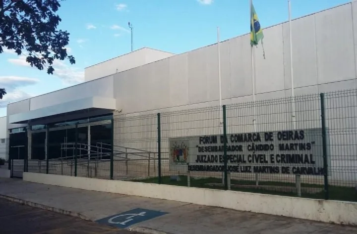 Justiça condena dois acusados de roubo em Oeiras e absolve terceiro