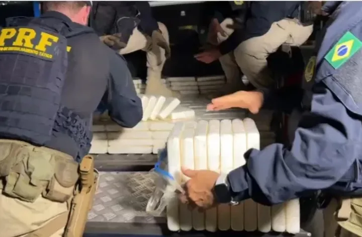 PRF apreende carga de cocaína escondida em caminhão em Buriti dos Lopes