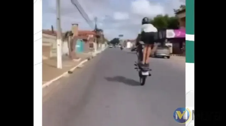 VÍDEO: Jovem grava "grau" próximo à delegacia, desafia polícia e tem moto apreendida