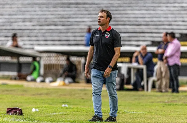River demite treinador após duas derrotas no Piauiense