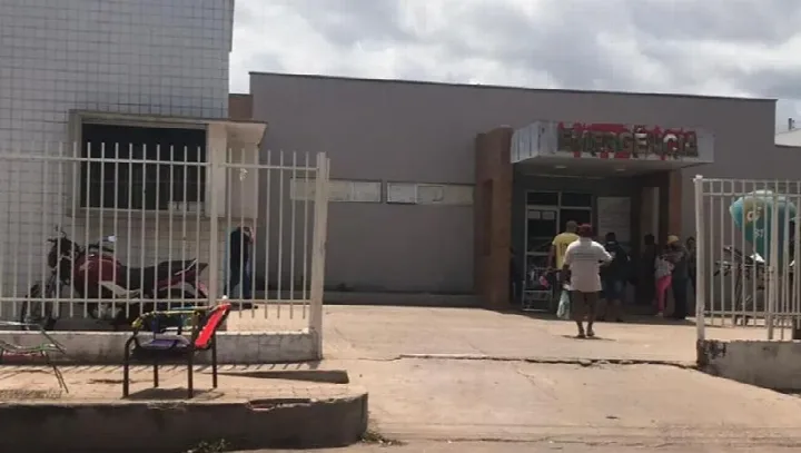 Carro atinge motocicleta e deixa dois gravemente feridos em Picos