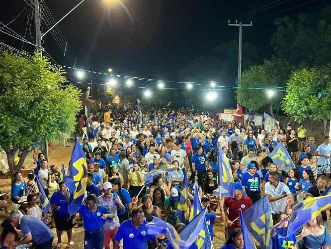 Zé Alberto realiza caminhada no bairro Jureminha