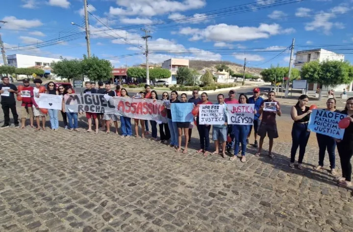 Populares protestam contra ex-prefeito de Sussuapara após acidente com jovem de 25 anos