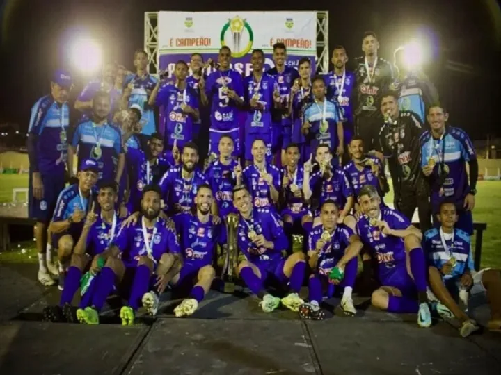 Oeirense leva taça de campeão da Série B do Piauiense 2023