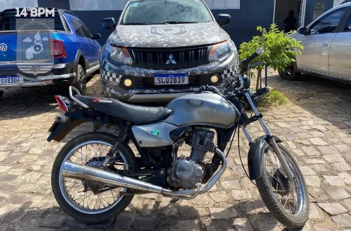 Motocicleta com registro de roubo é localizada pela Força Tática, em Oeiras