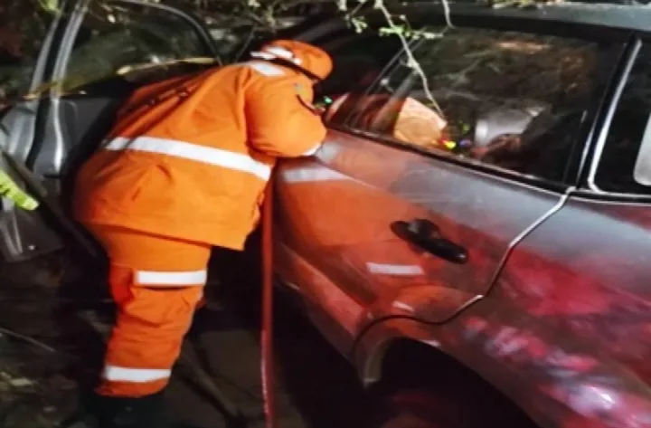 Acidente na PI 143 deixa vítima presa às ferragens e mobiliza equipes de resgate do Corpo de Bombeiros de Oeiras