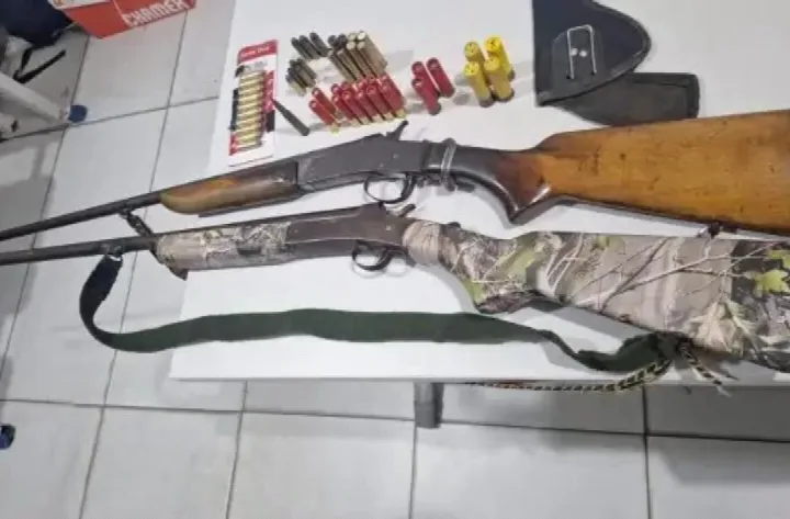 Homem é preso e conduzido à delegacia de Oeiras por ameaça e posse ilegal de armas em Santa Cruz do Piauí