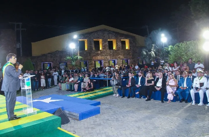 Rafael Fonteles participa de celebração do Dia do Piauí em Parnaíba e promete mais investimentos