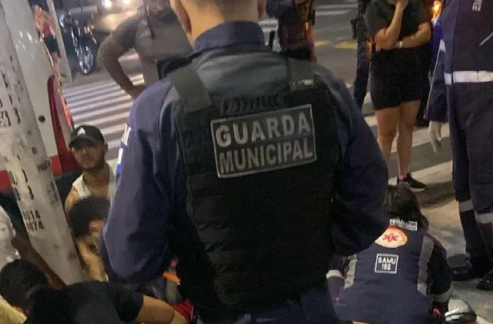 Motociclista morre após perder controle e bater em placa na Av. Frei Serafim