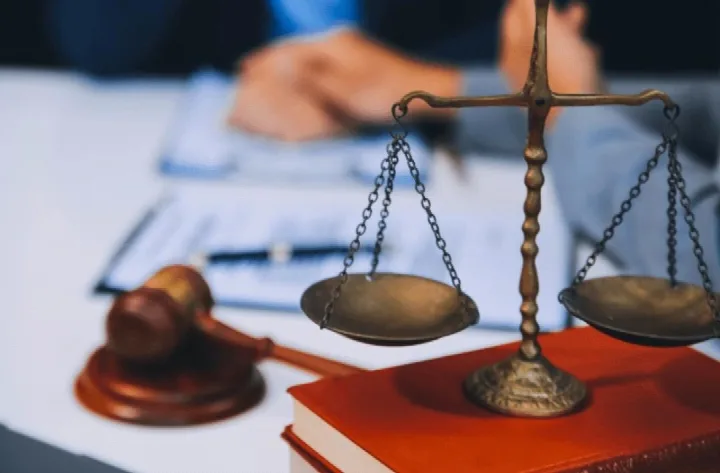 Réus são absolvidos por falta de provas em caso de assalto a posto de combustíveis em Oeiras