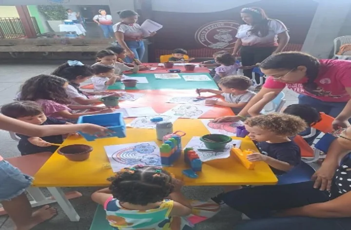 Sociedade Educacional Paulo Freire conclui perÃodo de pré-adaptação escolar com as crianças do Maternal I