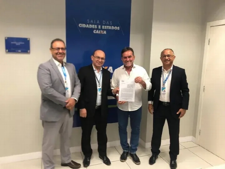 Zé Raimundo assina convênios para novas obras de pavimentação na zona urbana e rural de Oeiras