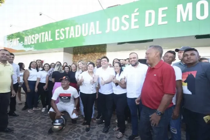Governador inaugura requalificação do Hospital de Simplício Mendes e entrega equipamento de última geração