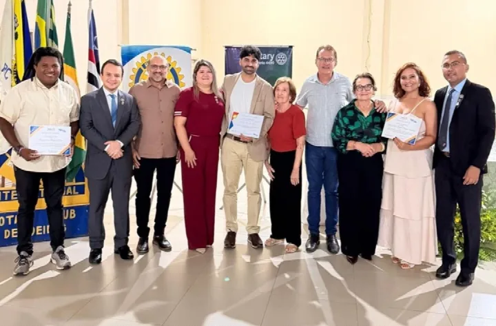 Rotary Club de Oeiras realiza reunião festiva com posse de novo associado e homenagem a profissionais de destaque