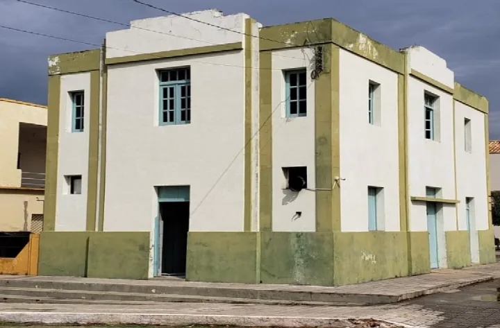 Café Oeiras é alvo de vandalismo pela segunda vez em menos de um mês
