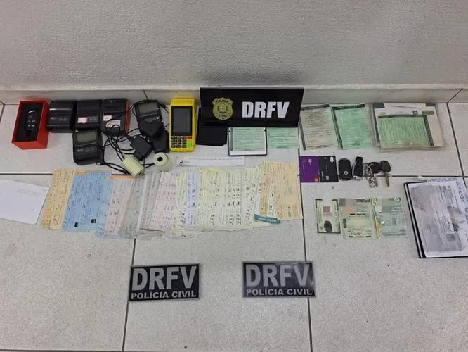 Preso suspeito de apropriação de carros em apartamento com dezenas de cheques