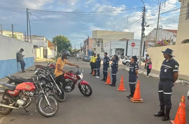 Campanha da SUTRAN leva orientações de trânsito seguro para as ruas e escolas municipais de Oeiras