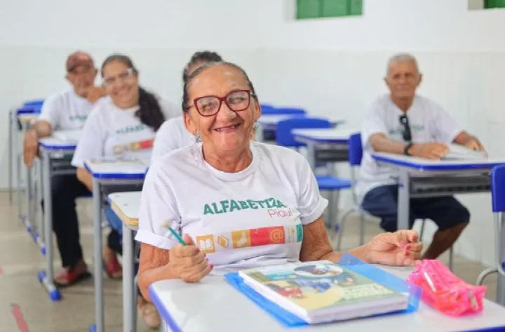 Rafael Fonteles quer reduzir pela metade o analfabetismo entre jovens e adultos no Piauí