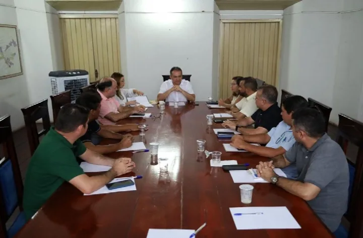 Prefeito de Oeiras e vereadores fortalecem aliança em prol do desenvolvimento